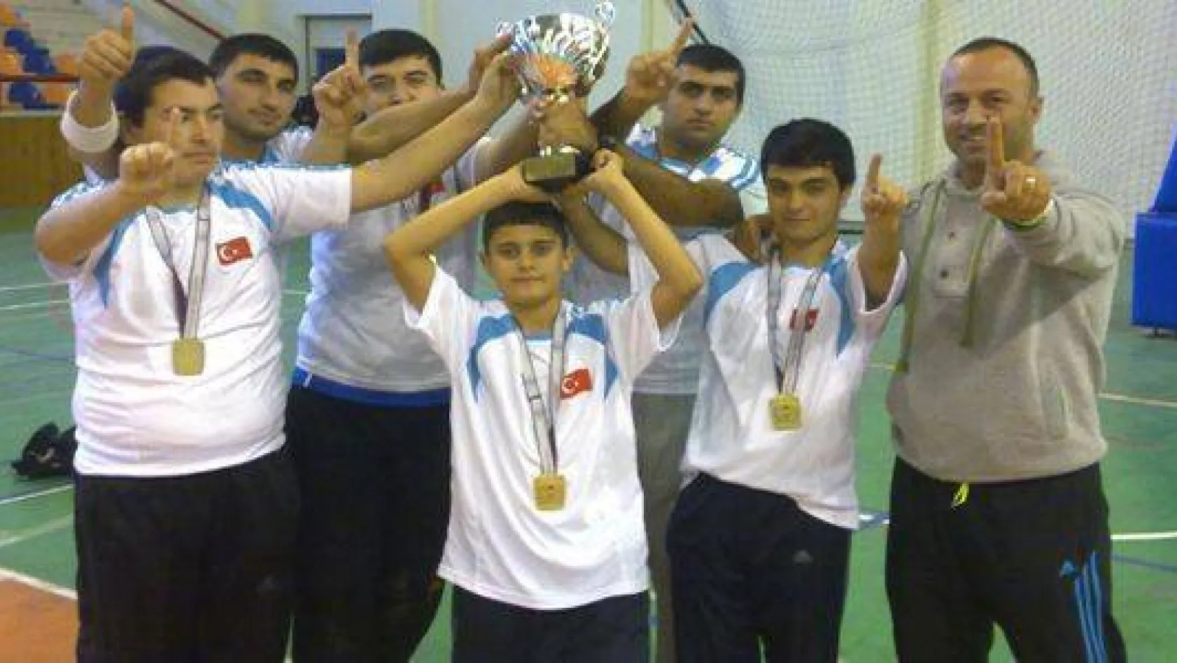 Gülen Yunuslar Türkiye Şampiyonu