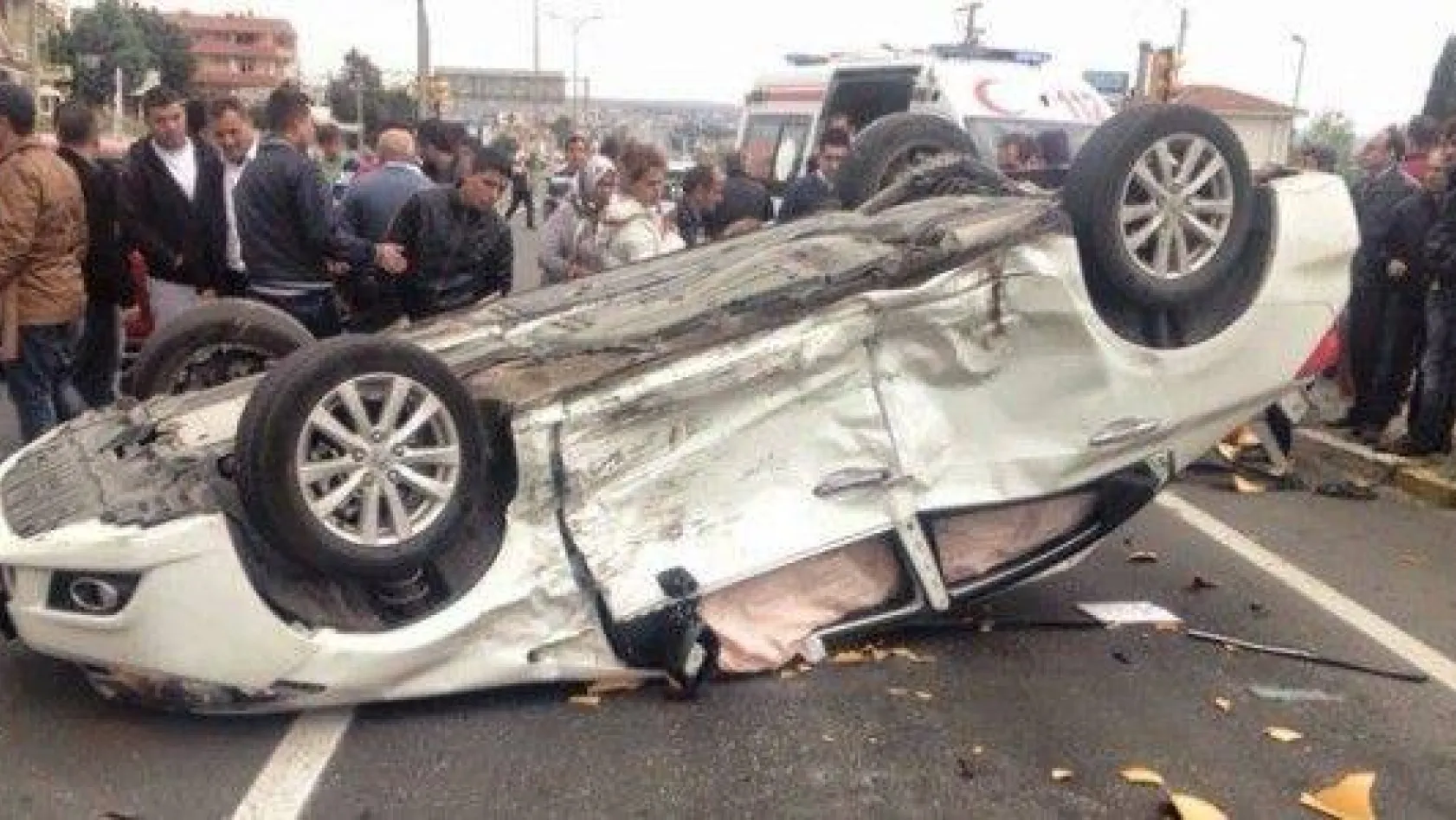 Gümüşyaka'da trafik kazası 3 yaralı