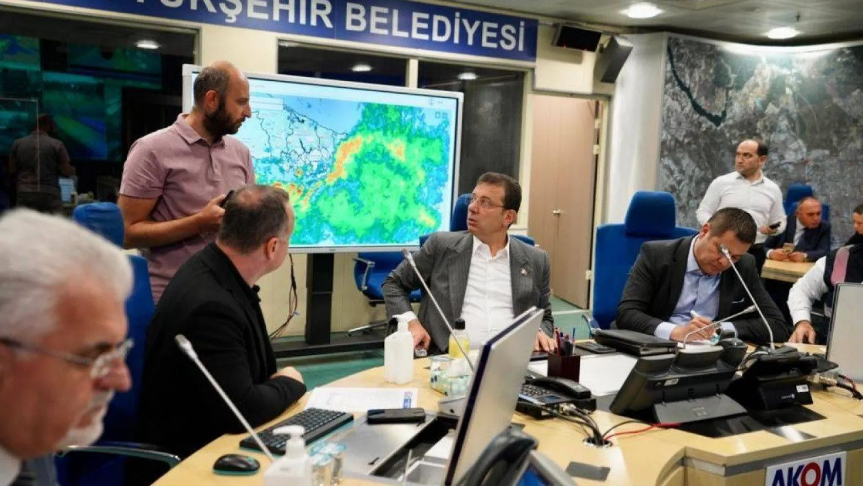 İBB Başkanı İmamoğlu: 'İstanbul'da 5 bin 890 personelimizle, 2 bin 135 araçla vatandaşımızın hizmetindeyiz'