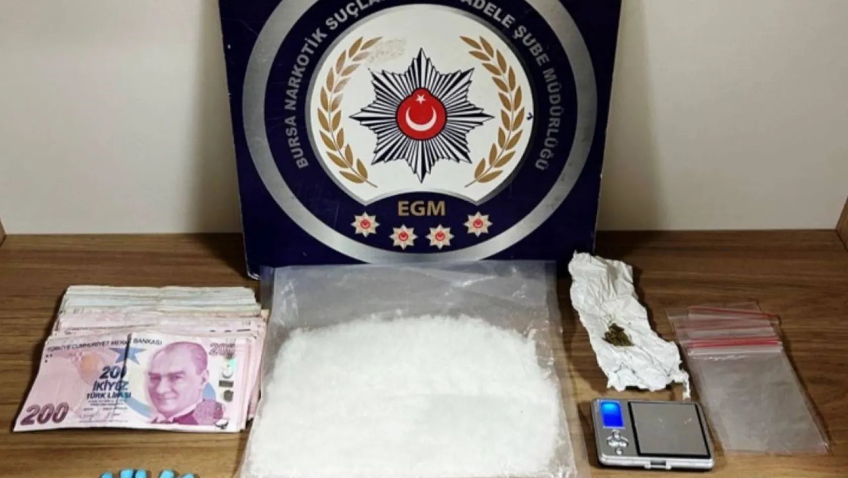İçişleri Bakanı Yerlikaya: '16 ilde düzenlenen uyuşturucu operasyonlarında 99 zehir taciri yakalandı'