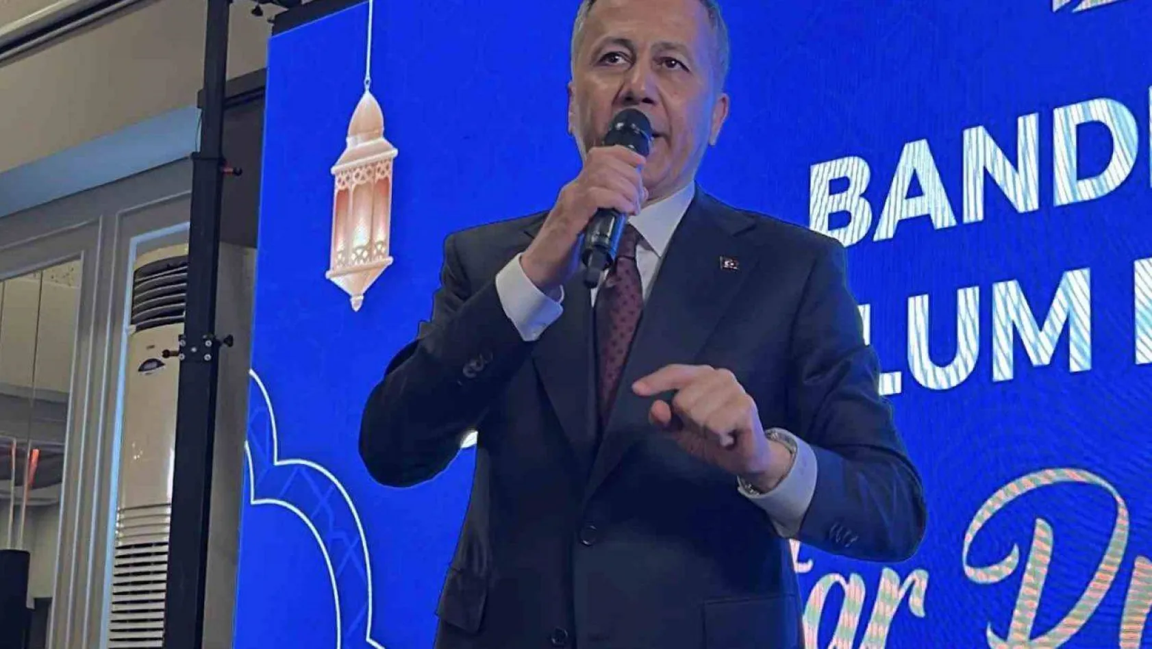 İçişleri Bakanı Yerlikaya, Bandırma'da iftar programına katıldı