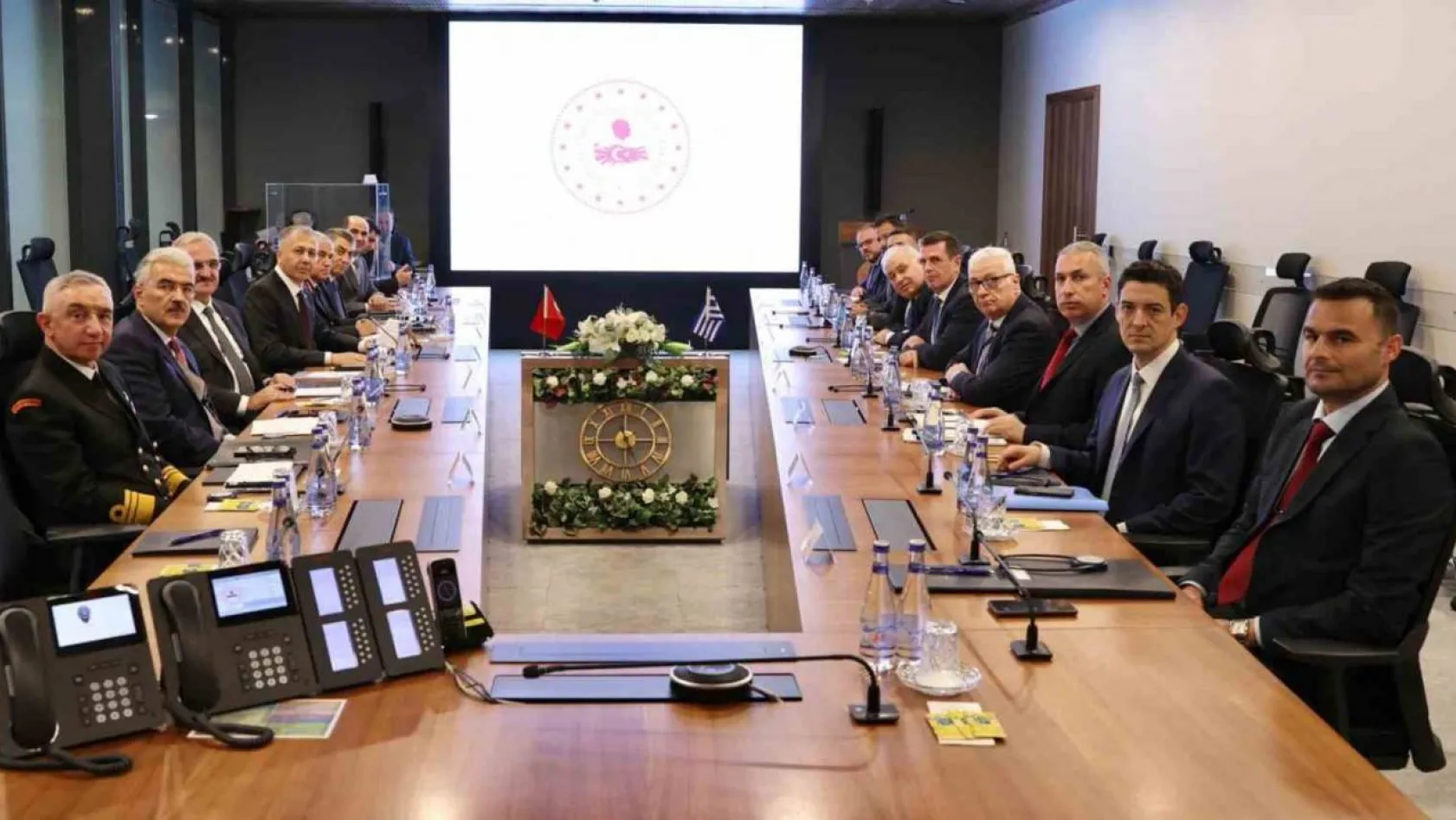 İçişleri Bakanı Yerlikaya, Yunanistan Göç ve İltica Bakanı Kairidis ile görüştü