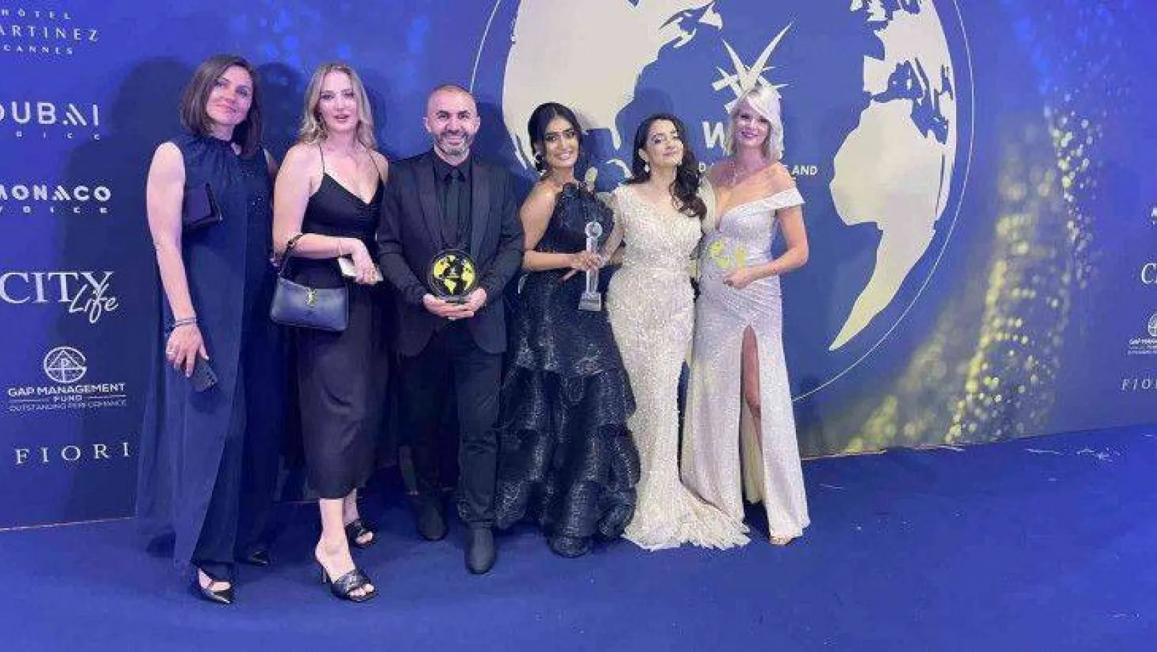 İş adamı Akdeniz'e Cannes'da 'insanlık ödülü' verildi