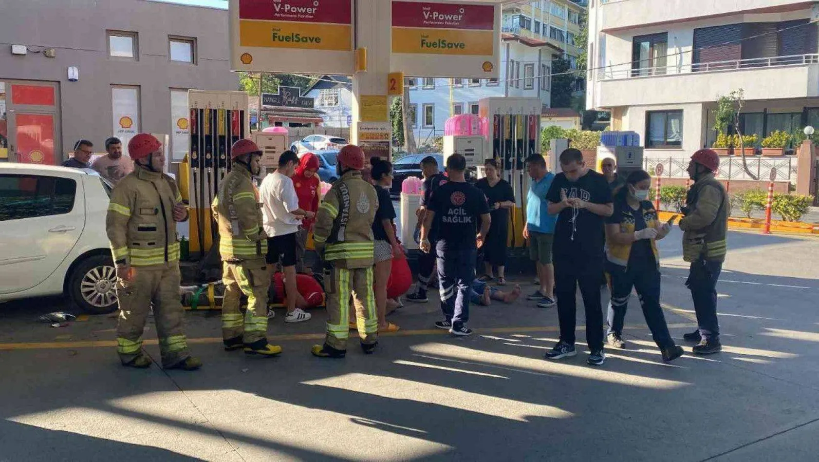 İstanbul'da akaryakıt istasyonunda dehşet anları: 3 yaralı