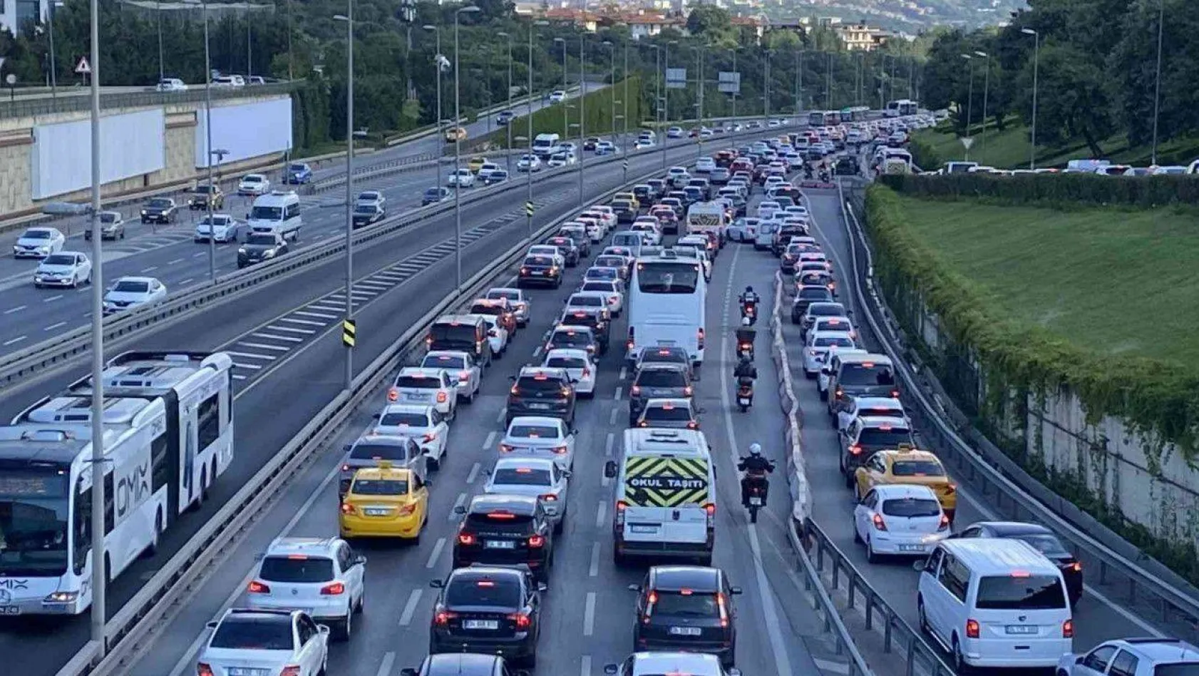 İstanbul'da bayram dönüşü trafik yoğunluğu oluştu