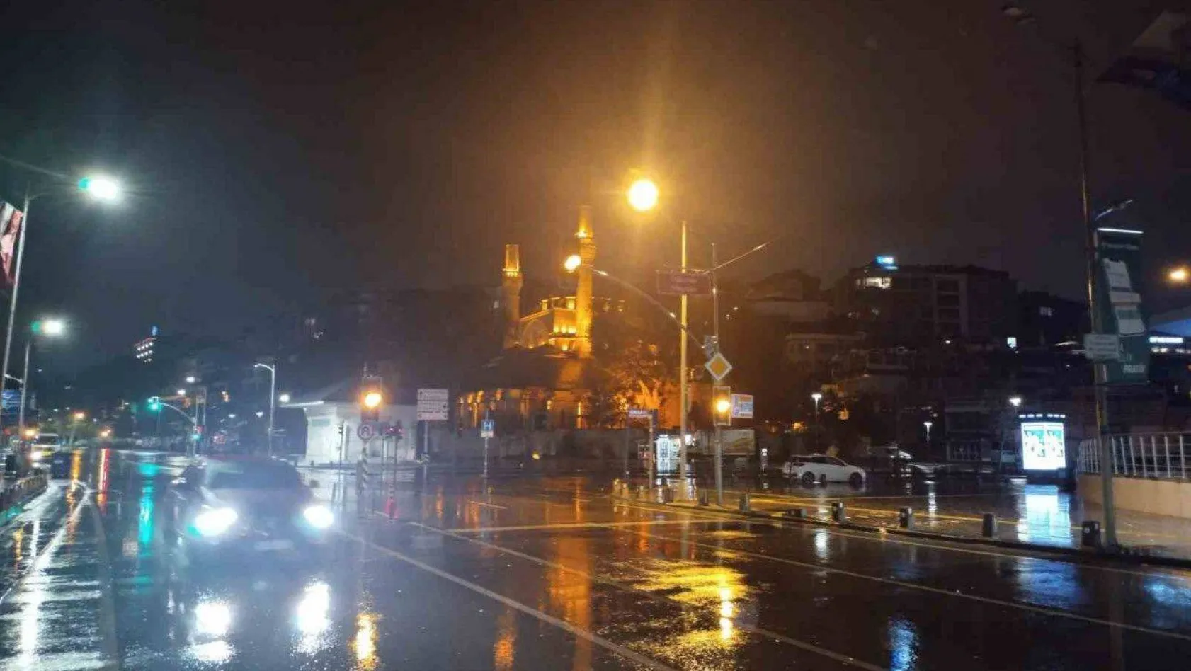 İstanbul'da beklenen sağanak başladı