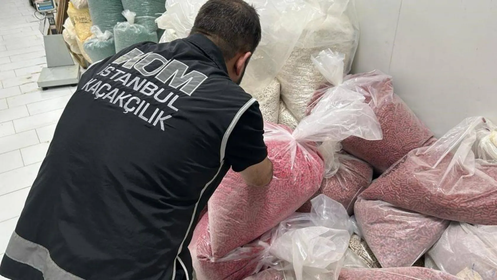 İstanbul'da sahte ve kaçak ilaç operasyonu: 50 milyon lirayı bulan ürün ele geçirildi