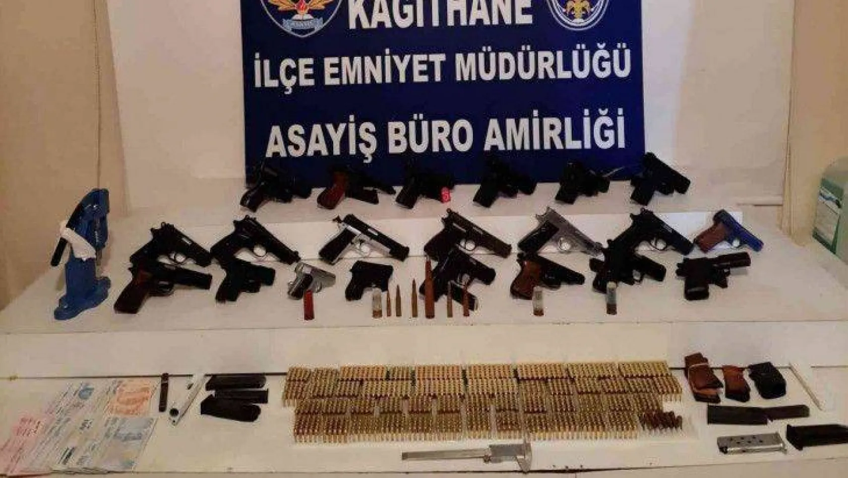 İstanbul'da silah kaçakçılığı operasyonu: 22 tabanca ve binlerce mermi ele geçirildi