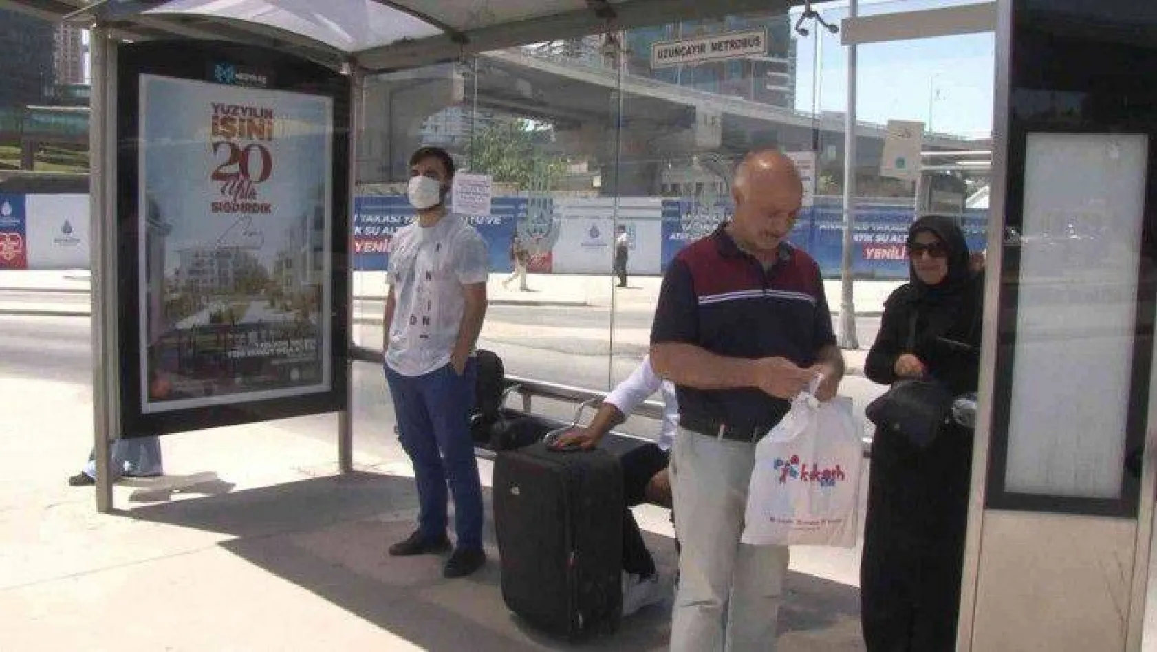 İstanbul'da toplu taşımada vatandaşların maske kararsızlığı