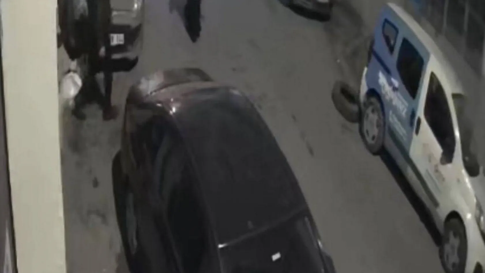 İstanbul'da yanlış adam dayağı kamerada: Tek kafayla yere serildi