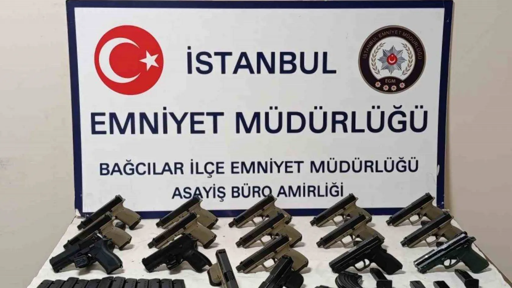 İstanbul'da yasa dışı silah ticareti operasyonu: 17 silah ele geçirildi