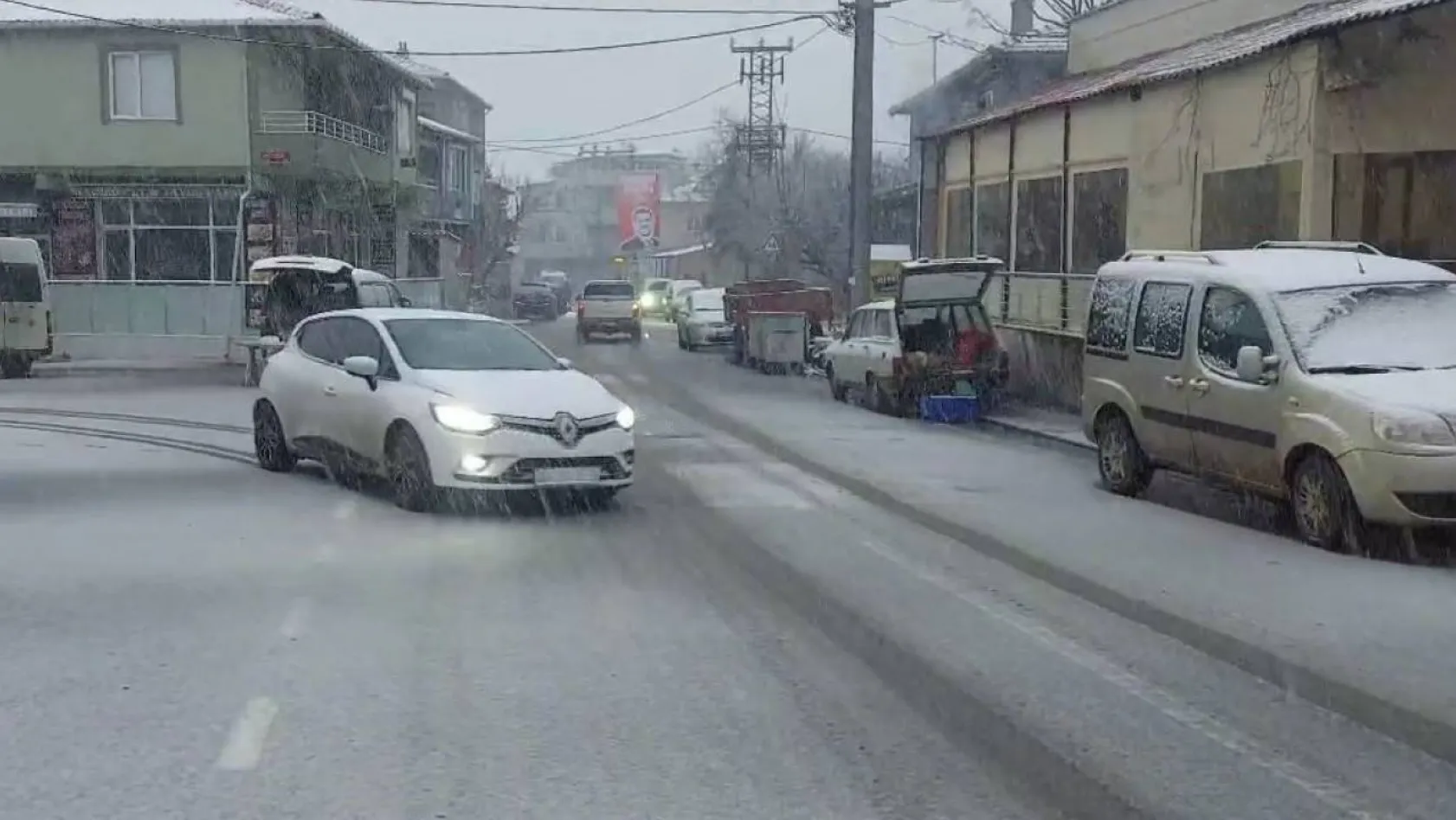 İstanbul'un yüksek kesimlerinde kar