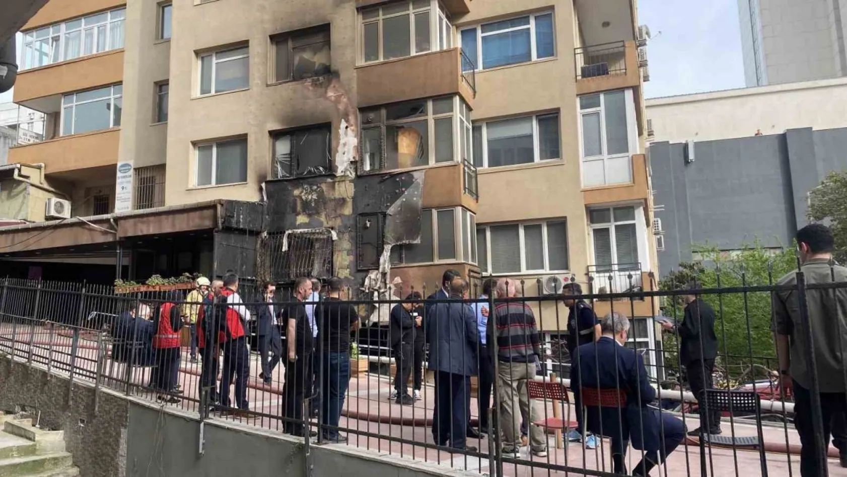 İstanbul Valiliği: 'Hayatını kaybedenlerin sayısı 27'e yükselmiş, 1 kişinin tedavisi devam etmektedir'