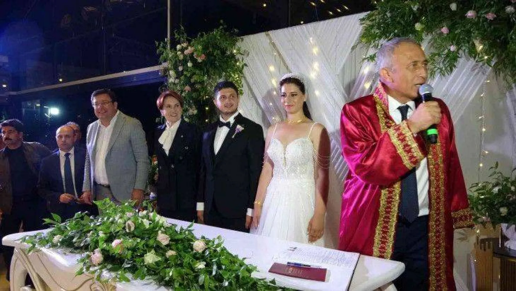 İYİ Parti Genel Başkanı Akşener, Çanakkale'de nikah şahidi oldu