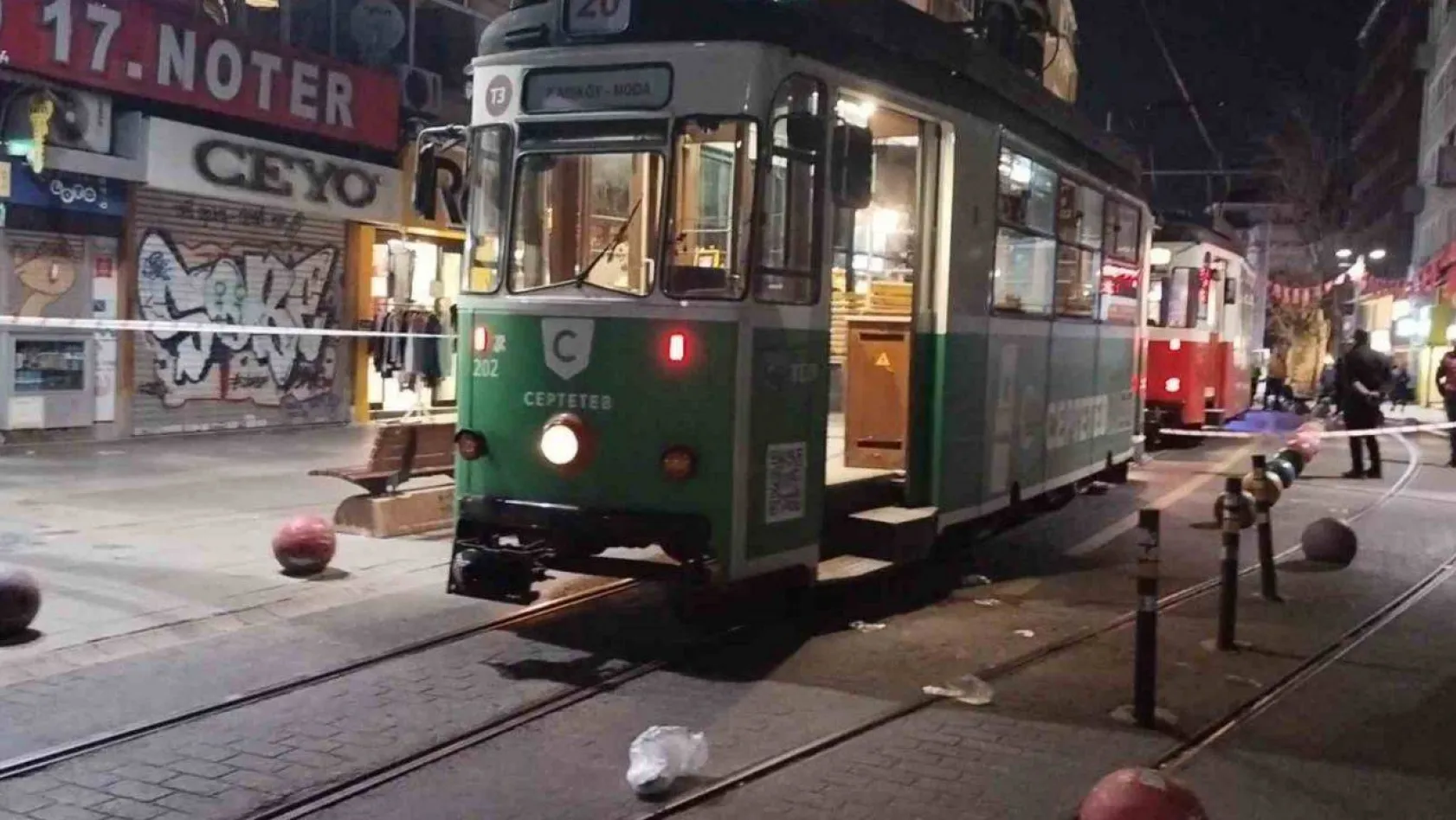 Kadıköy'de feci ölüm: Torununu kurtarmak isterken tramvayın altında kaldı