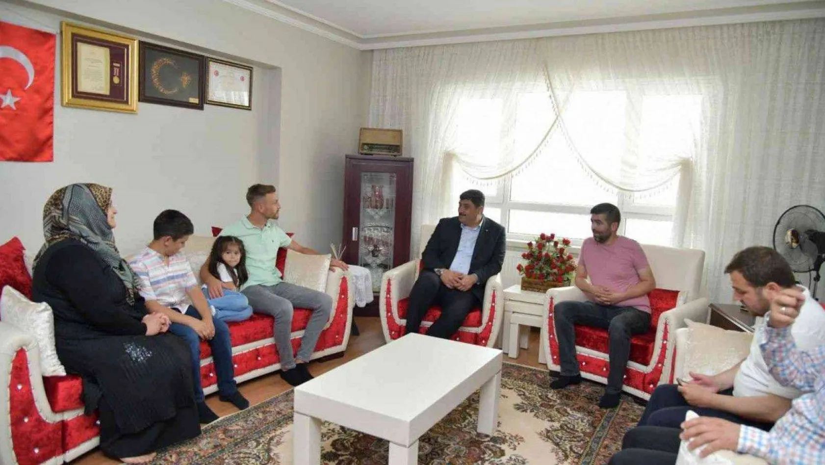 Kahramankazan Belediye Başkanı şehit aileleri ve gazileri ziyaret etti