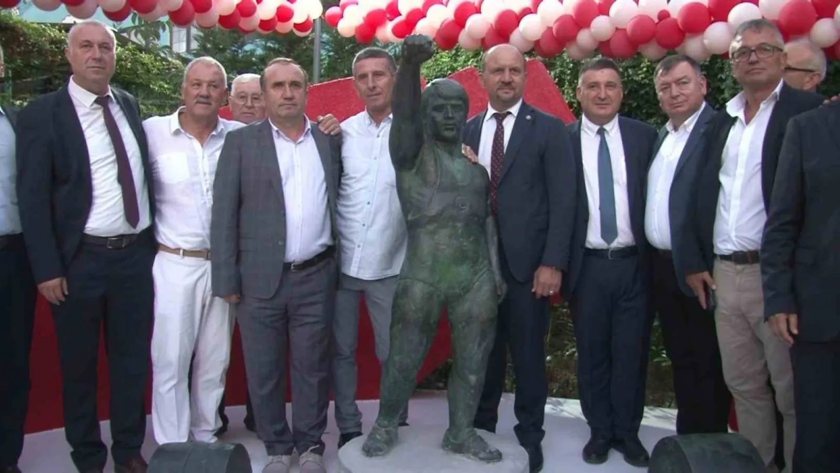 Kartal'da Naim Süleymanoğlu Parkı yeni yüzüyle açıldı