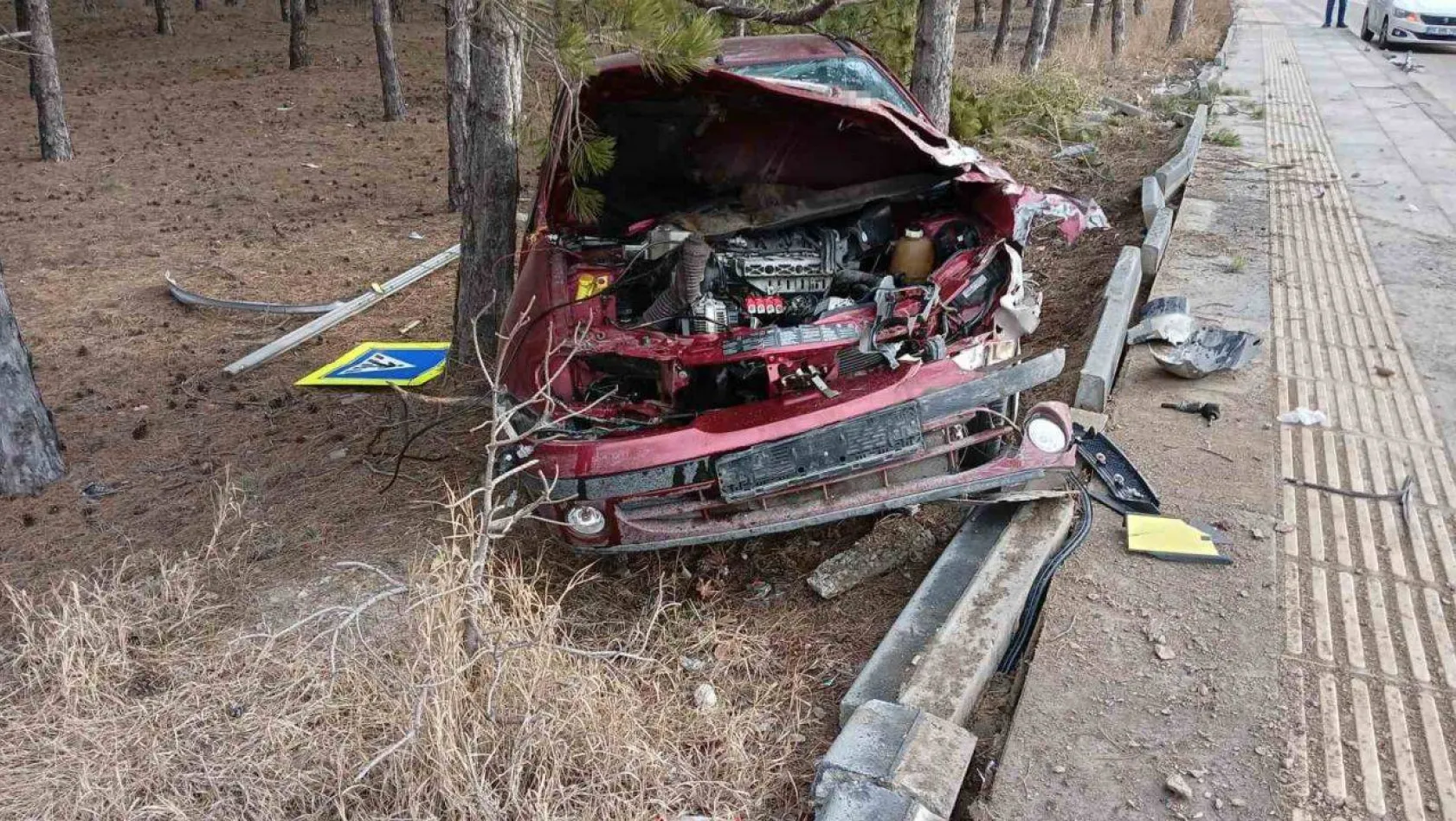 Kaza yapan alkollü sürücü aracını bırakıp olay yerinden ayrıldı