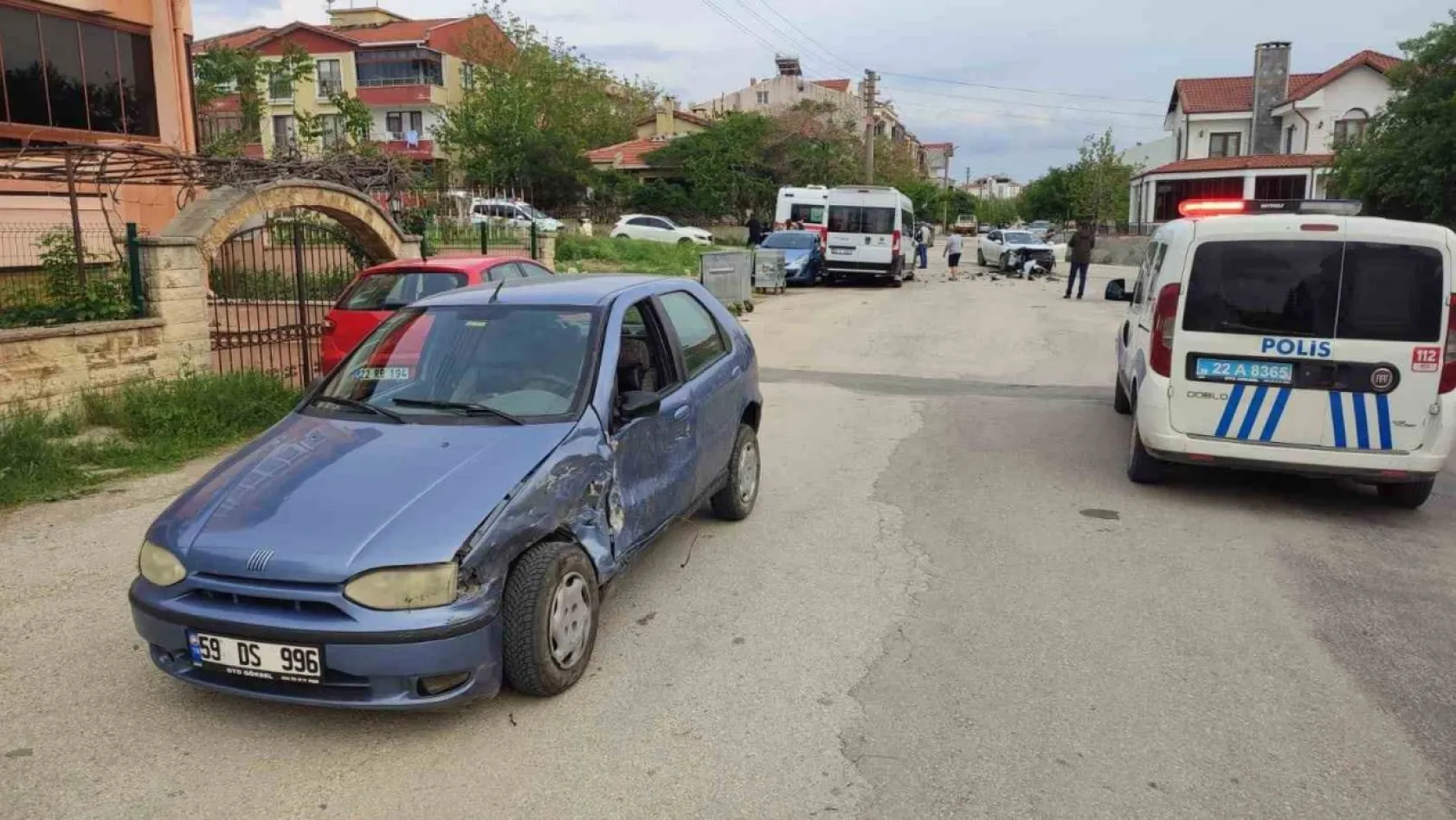 Keşan'da 14 yaşındaki çocuğun kullandığı otomobil kaza yaptı: 3 yaralı