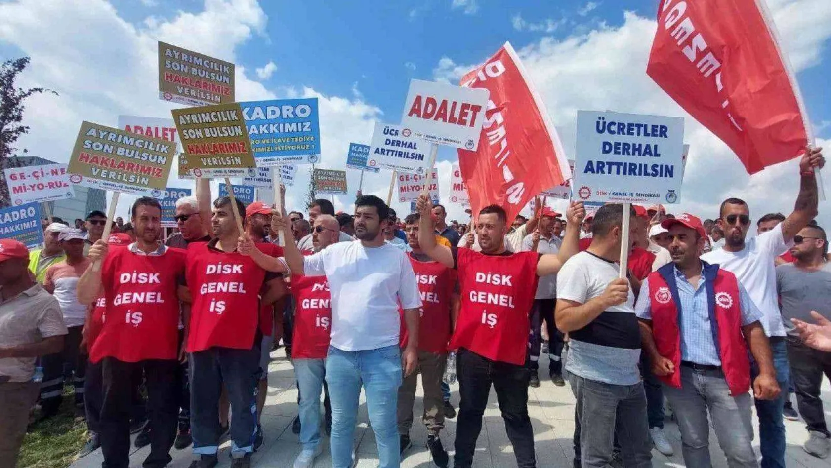 Kılıçdaroğlu ve CHP'li başkan işçiler tarafından ıslıklandı