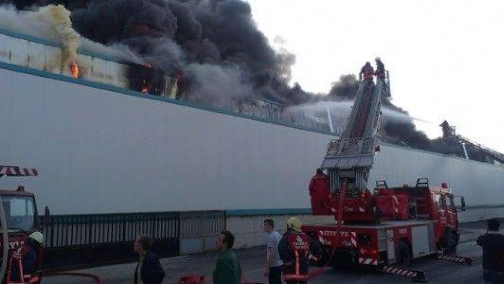 Kınalı'da fabrika yangını