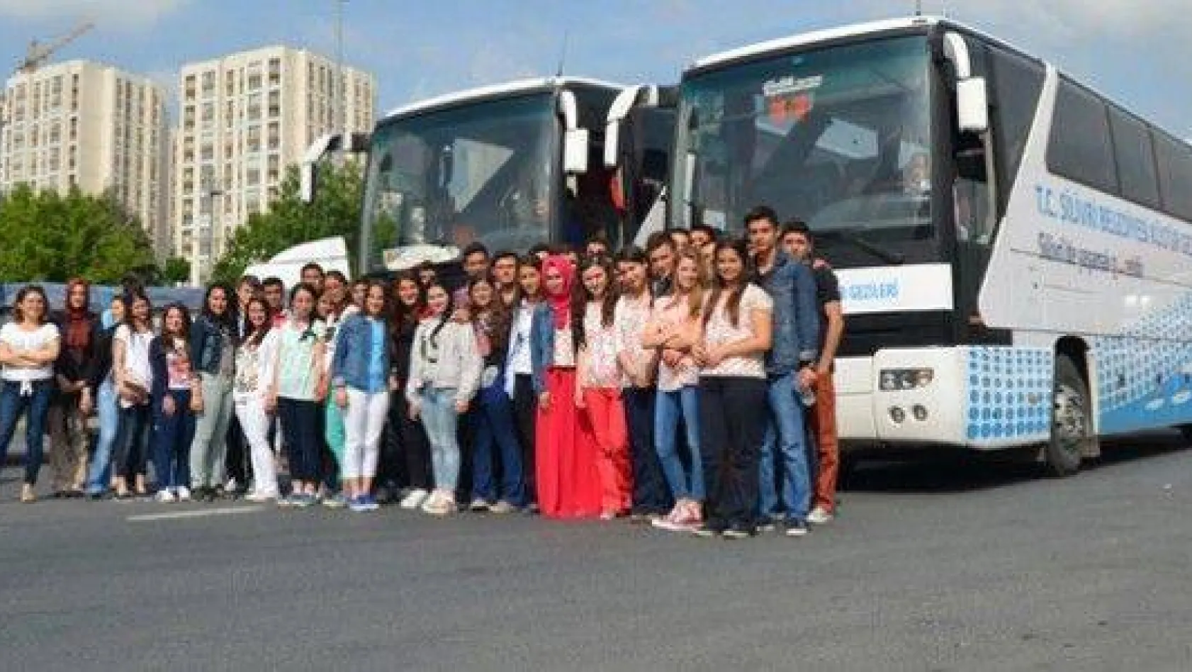 Kültür Otobüsleri 6000 Öğrenciyi Gezdirdi