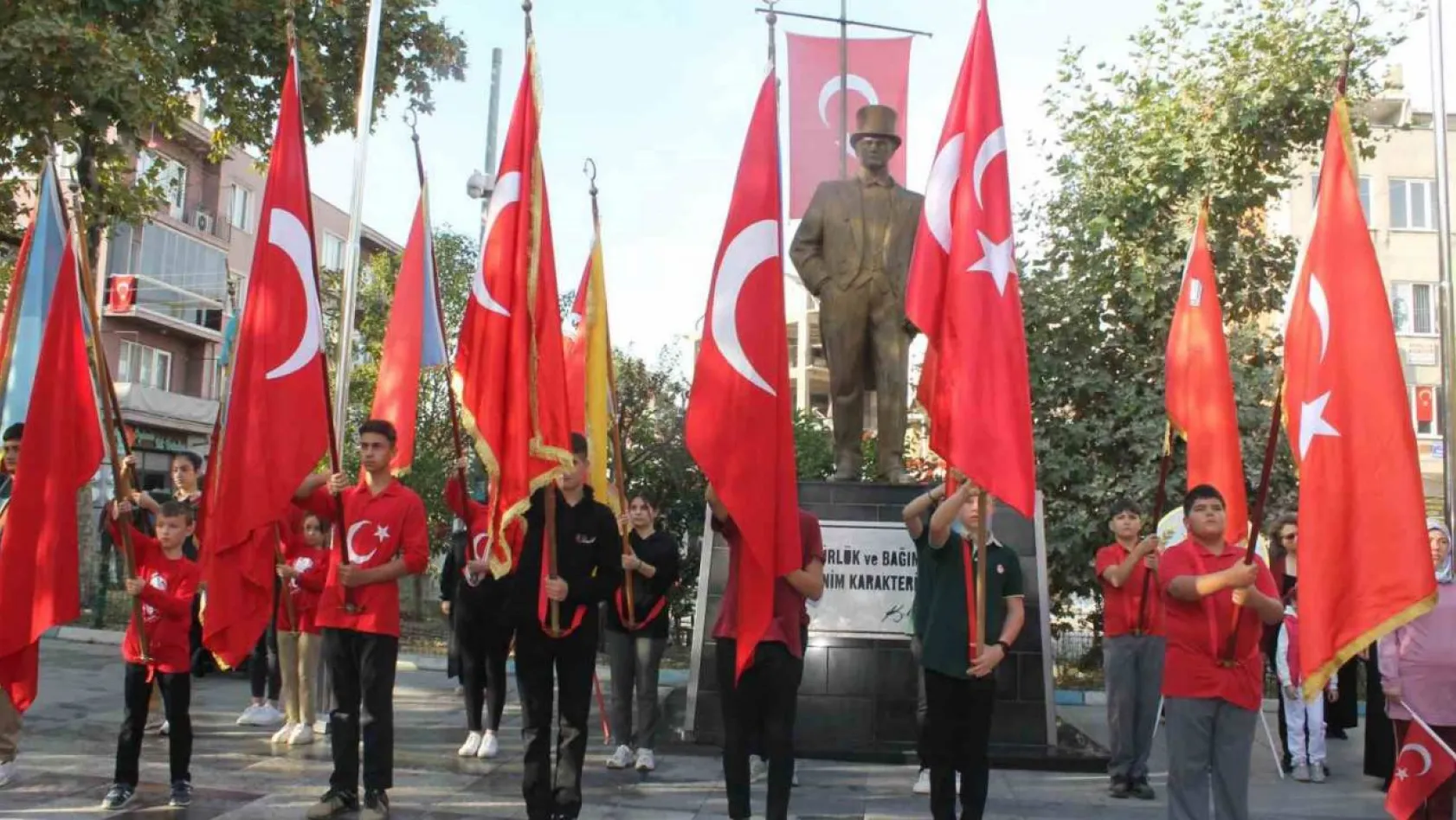 Manyas'ta Cumhuriyet bayramı törenlerle kutlandı