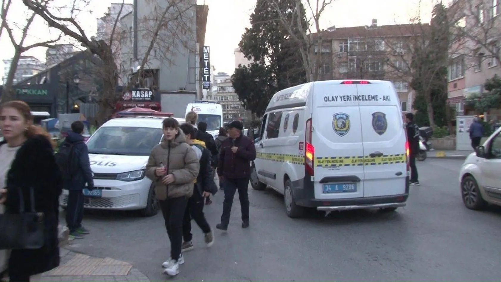 Marmaray'da bir kişi raylara atlayarak intihar etti