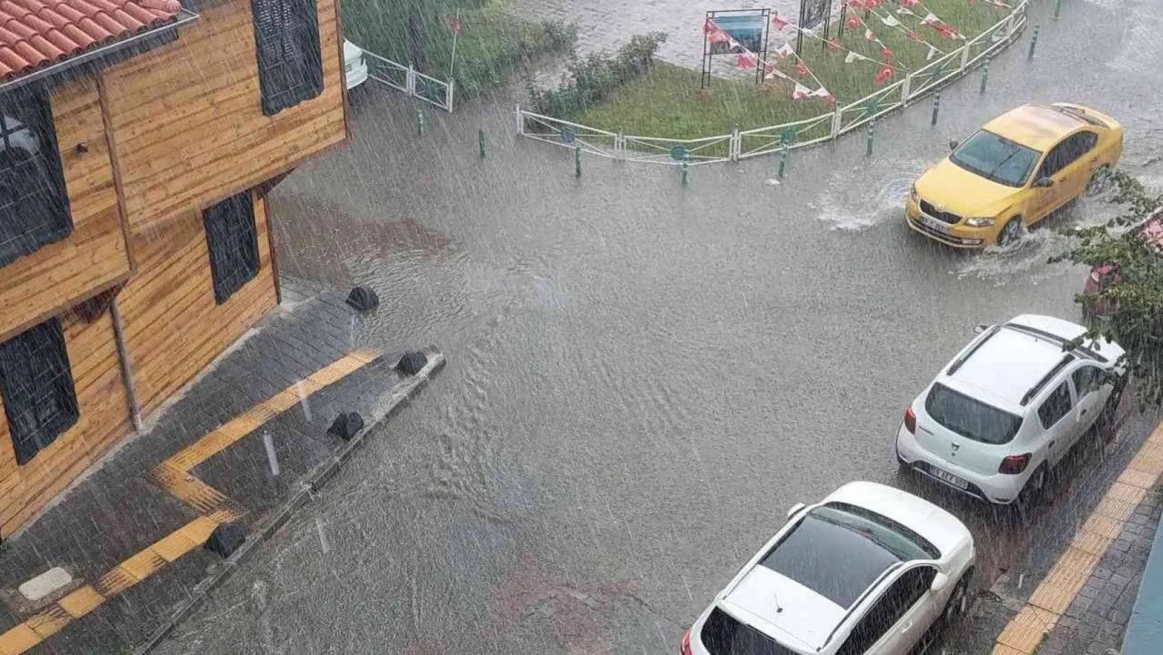 Meteoroloji sarı kodla uyarmıştı: Tekirdağ'da gökyüzünden adeta su boşaldı