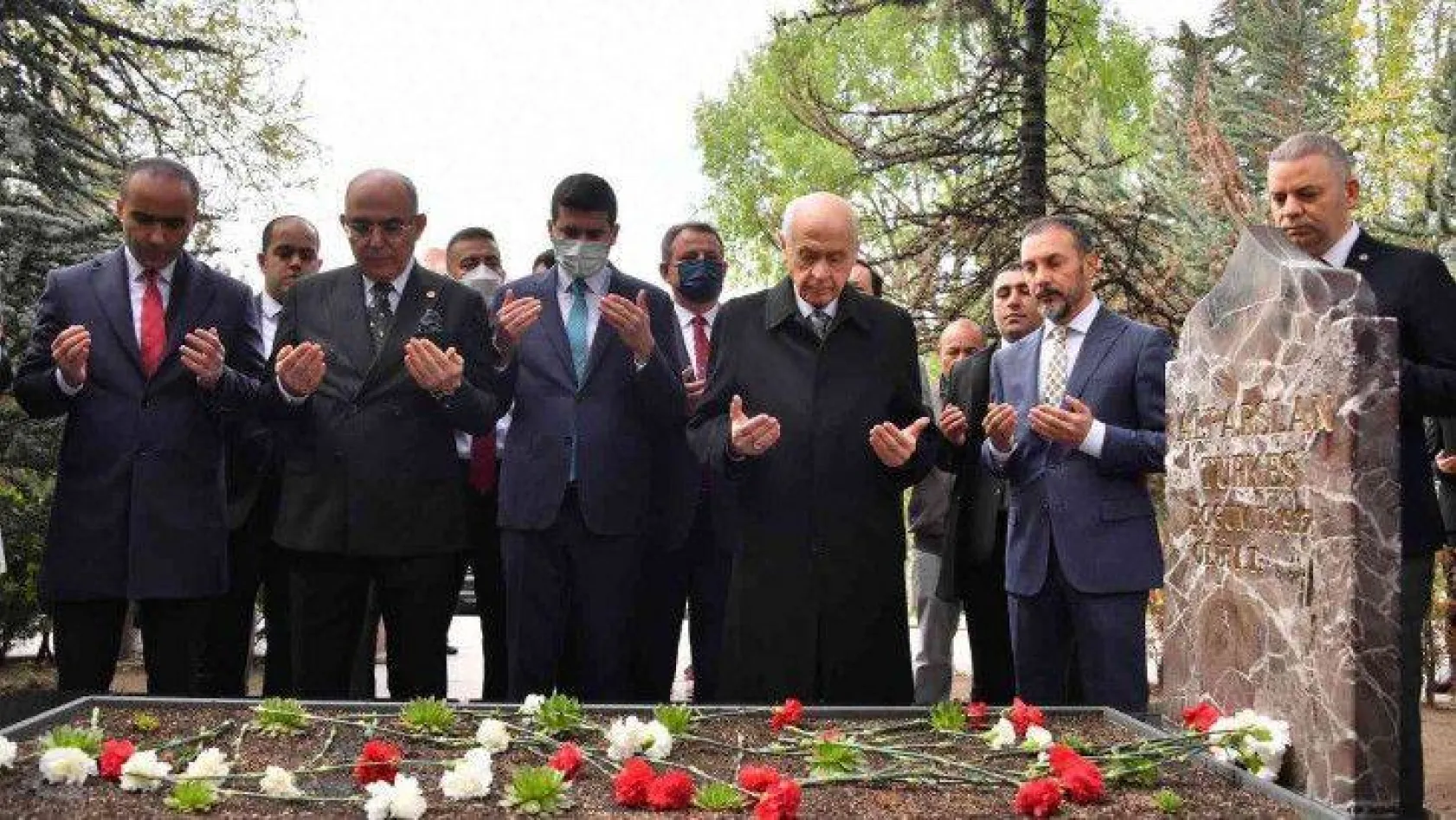 MHP Genel Başkanı Bahçeli Alparslan Türkeş'in anıt mezarını ziyareti sonrası açıklamalar