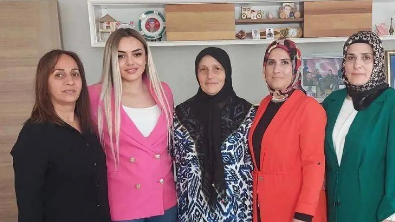 MHP'li kadınlardan Şehit ve Gazi annelerine ziyaret