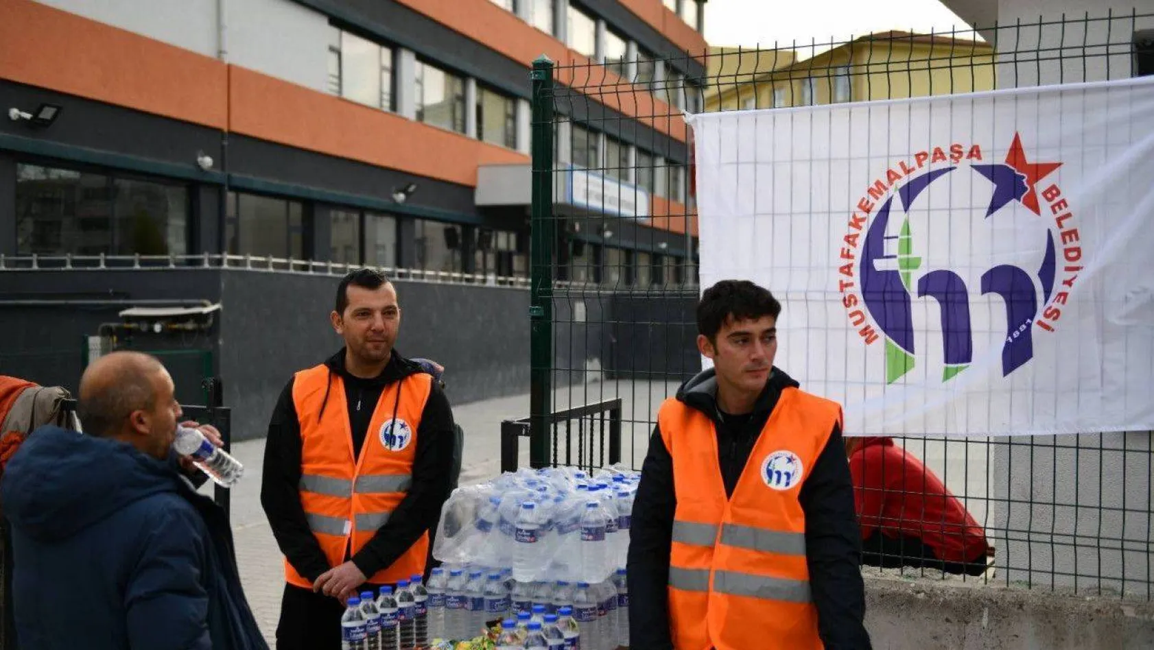 Mustafakemalpaşa Belediyesi KPPS'ye girenlerin heyecanına ortak oldu