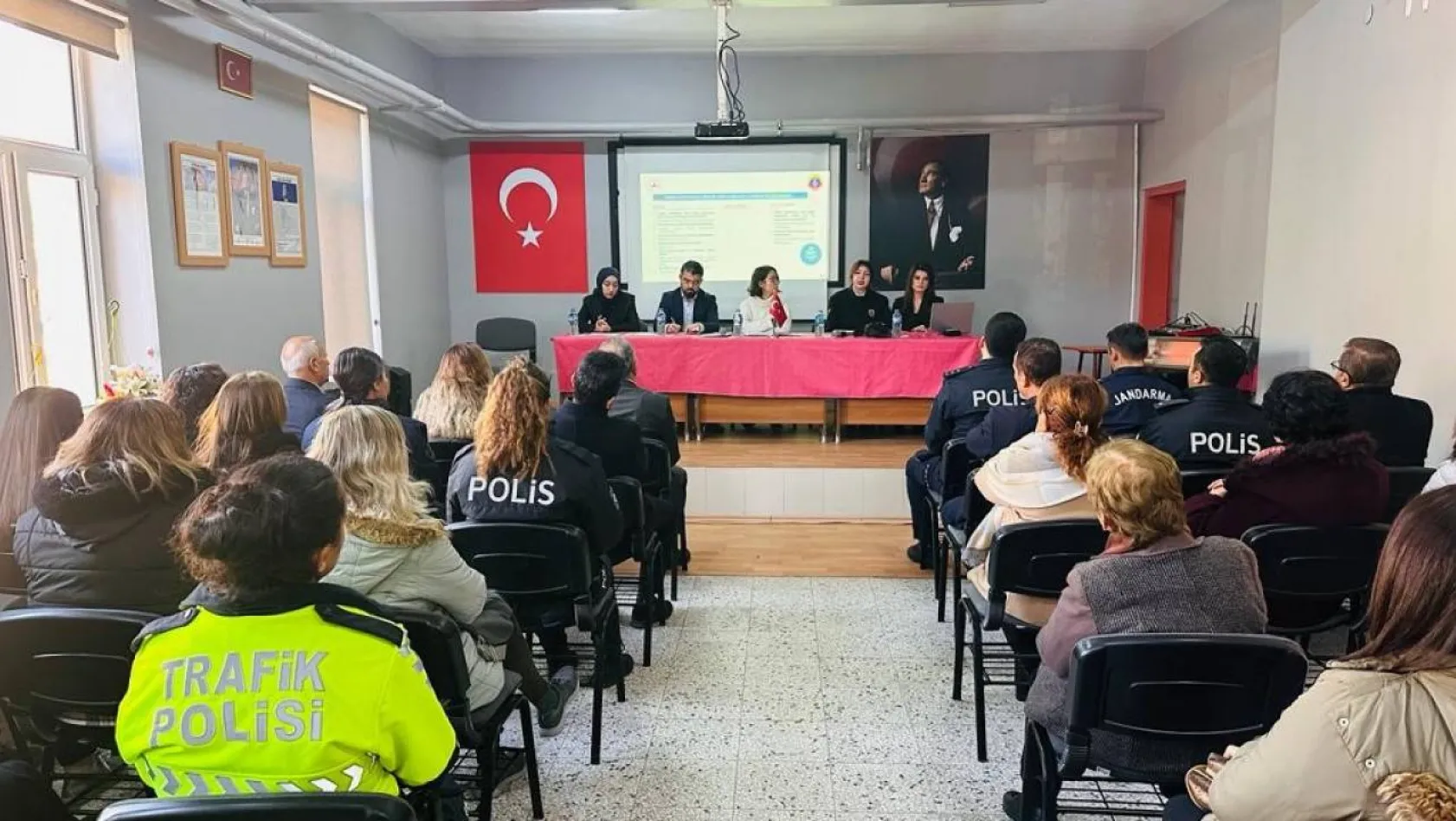 Pehlivanköy'de kadına yönelik şiddet paneli