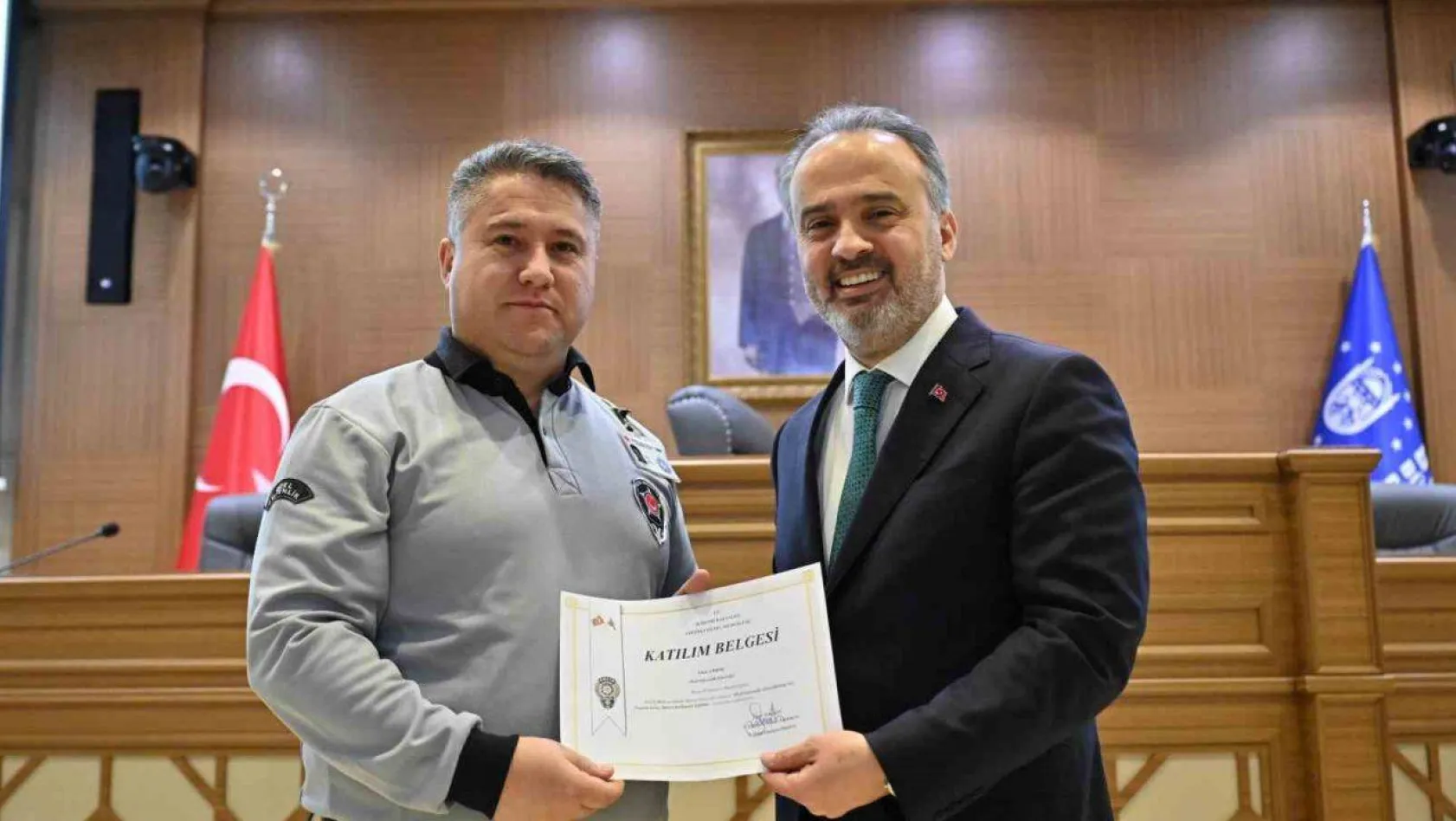 Personel, sertifikalarını Başkan Aktaş'ın elinden aldı