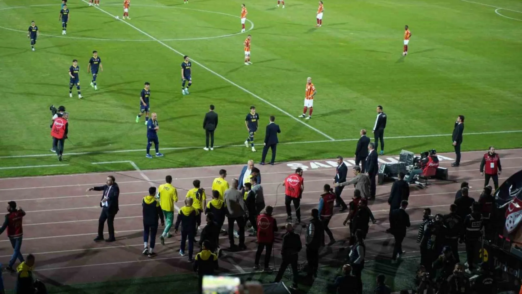 PFDK, Fenerbahçe'ye hükmen mağlubiyet ve para cezası verdi