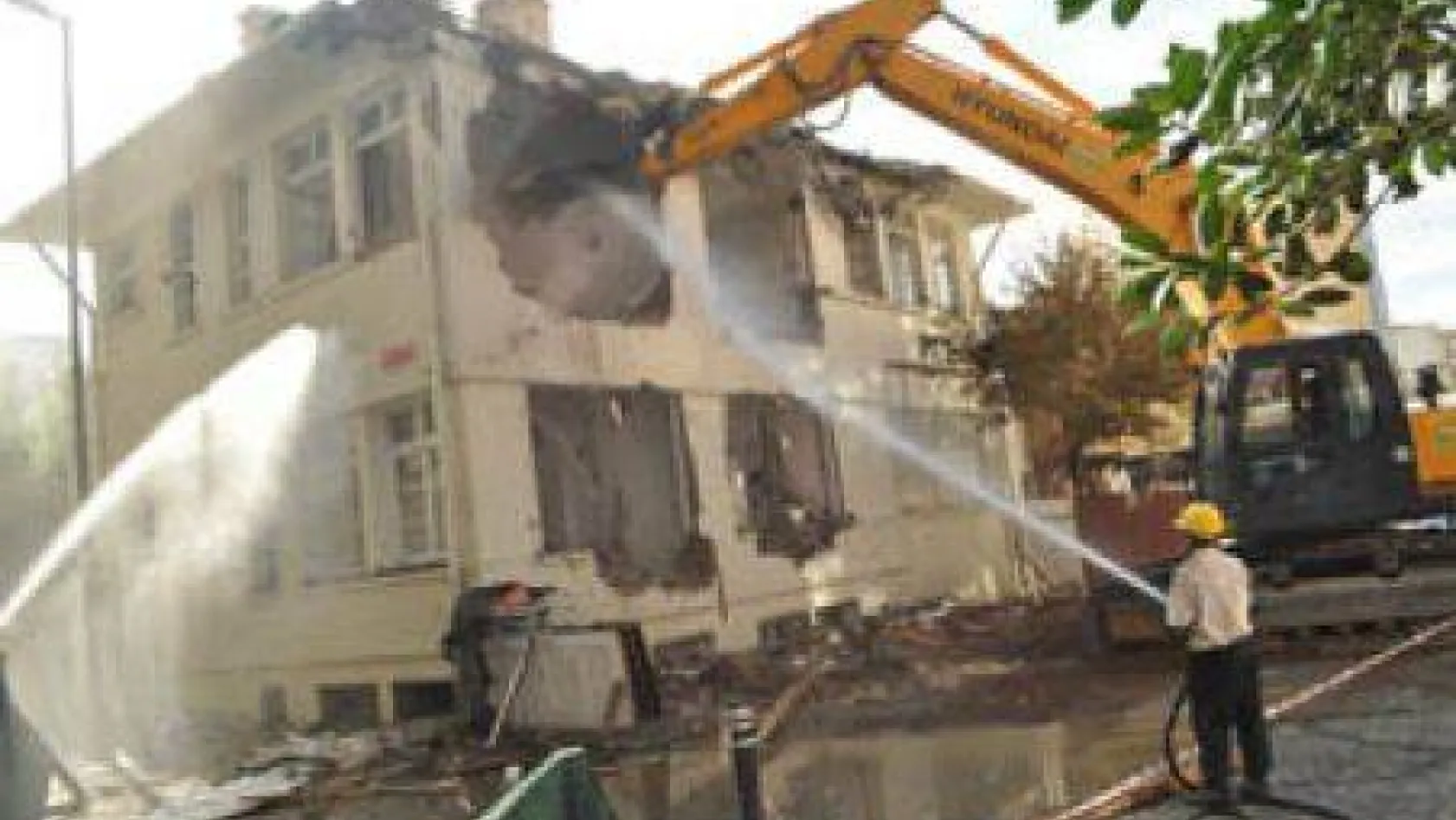 PTT binası yıkılmaya başladı