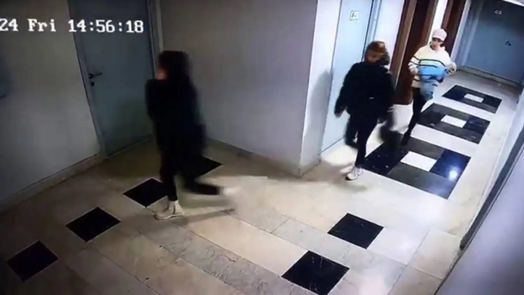 Rezidanslara girerek hırsızlık yapan 3 kadından 2'si yakalandı: O anlar kamerada