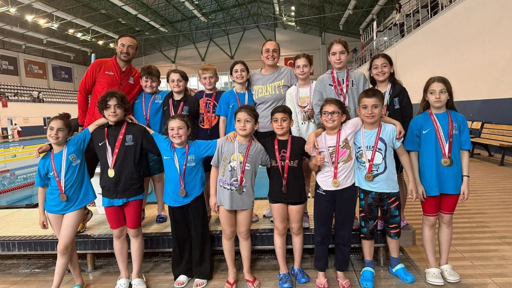 Silivri Belediyesi Spor Kulübü, Paletli Yüzme Minikler İstanbul İl Şampiyonası'nda Muhteşem Bir Başarıya İmza Attı