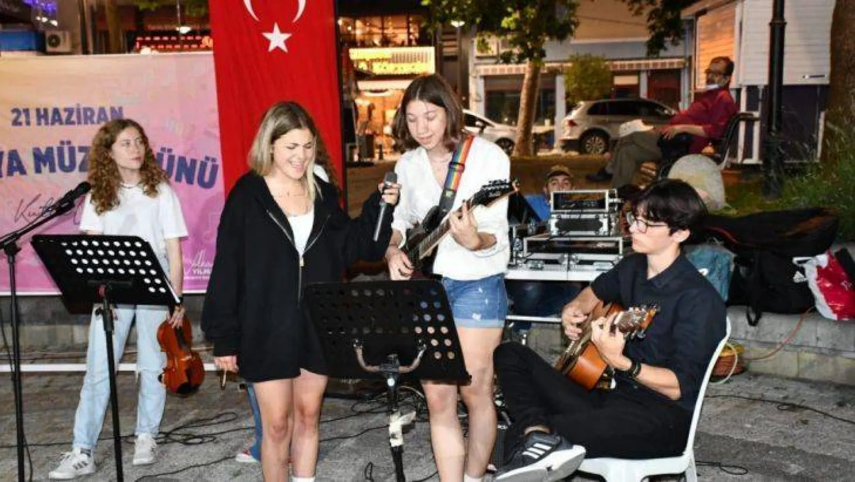 Silivri'de Dünya müzik günü genç müzisyenlerle kutlandı