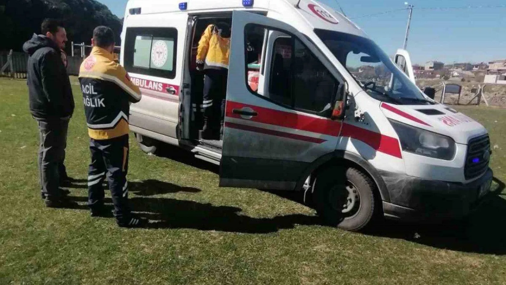 Çayırdere'de felç geçiren hasta ambulans helikopterle şehir hastanesine kaldırıldı