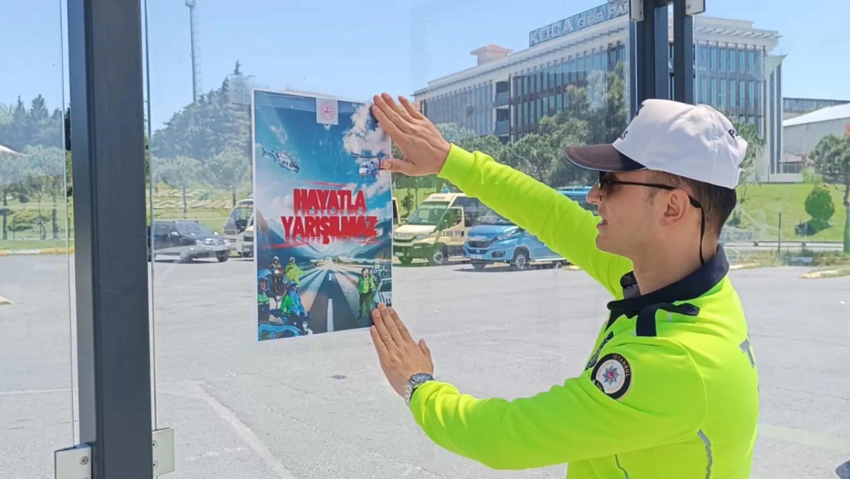 Silivri'de 'Hayatla Yarışılmaz' Afişleri ile Trafik Güvenliği Vurgusu