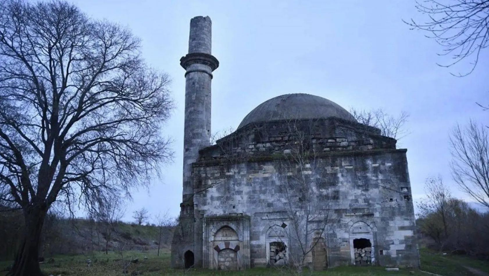 Taşkınlarla anılan 545 yıllık tek 'yalı camisi' yerinde restore edilecek