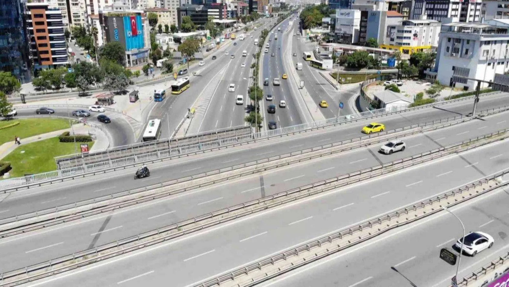 Tatilciler dönmedi, İstanbul'da yollar boş kaldı