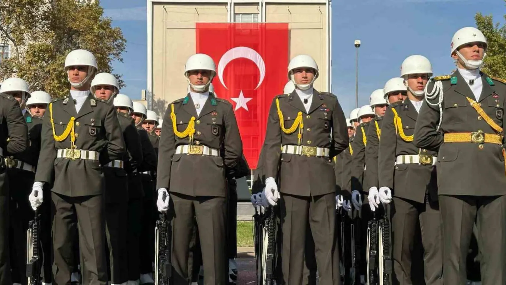 TBMM önünden ilk Meclis binasına '29 Ekim' korteji