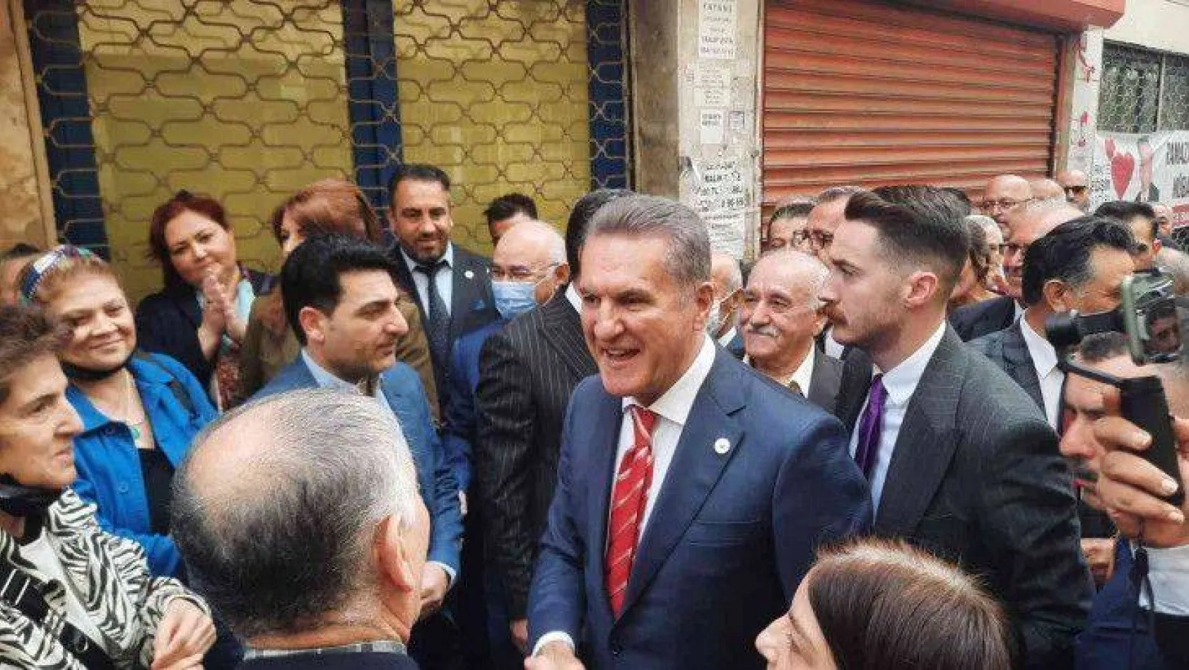 TDP Genel Başkanı Mustafa Sarıgül İstanbul'da partililerle bayramlaştı