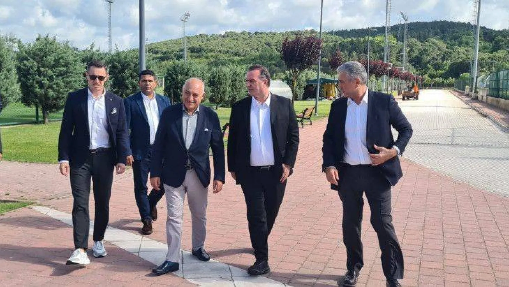 TFF Başkanı Mehmet Büyükekşi, Ampute Milli Takımı ile bir araya geldi