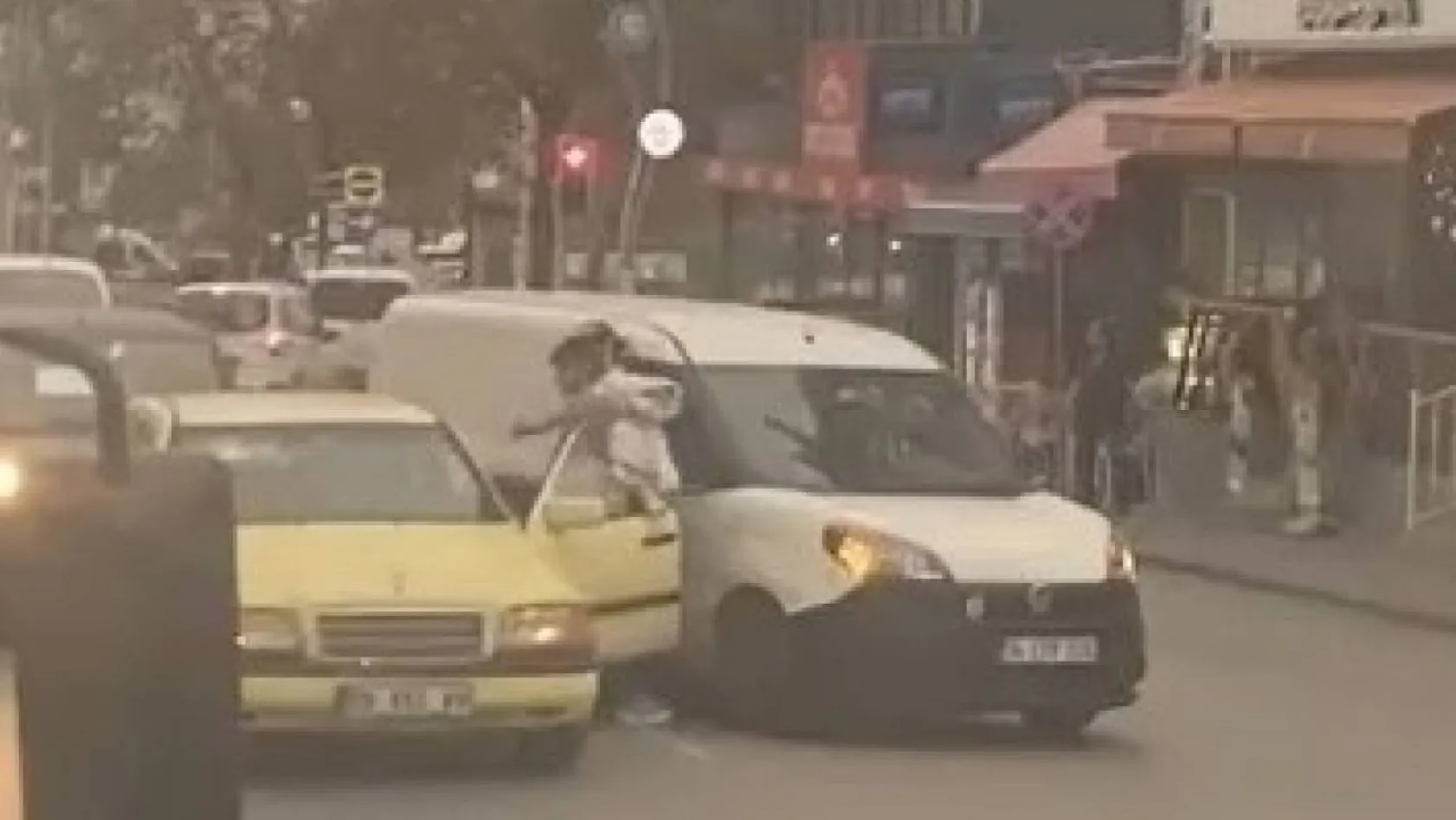 Trafikte tartıştığı sürücüye böyle saldırdı