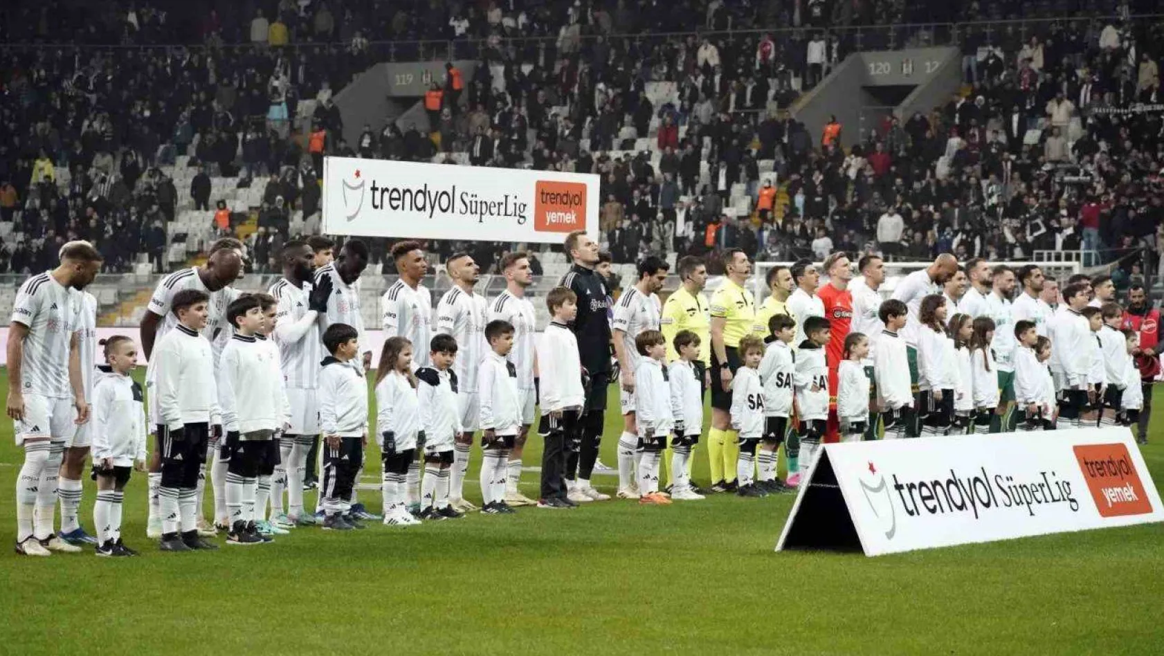 Trendyol Süper Lig: Beşiktaş: 0 - Konyaspor: 0 (Maç devam ediyor)