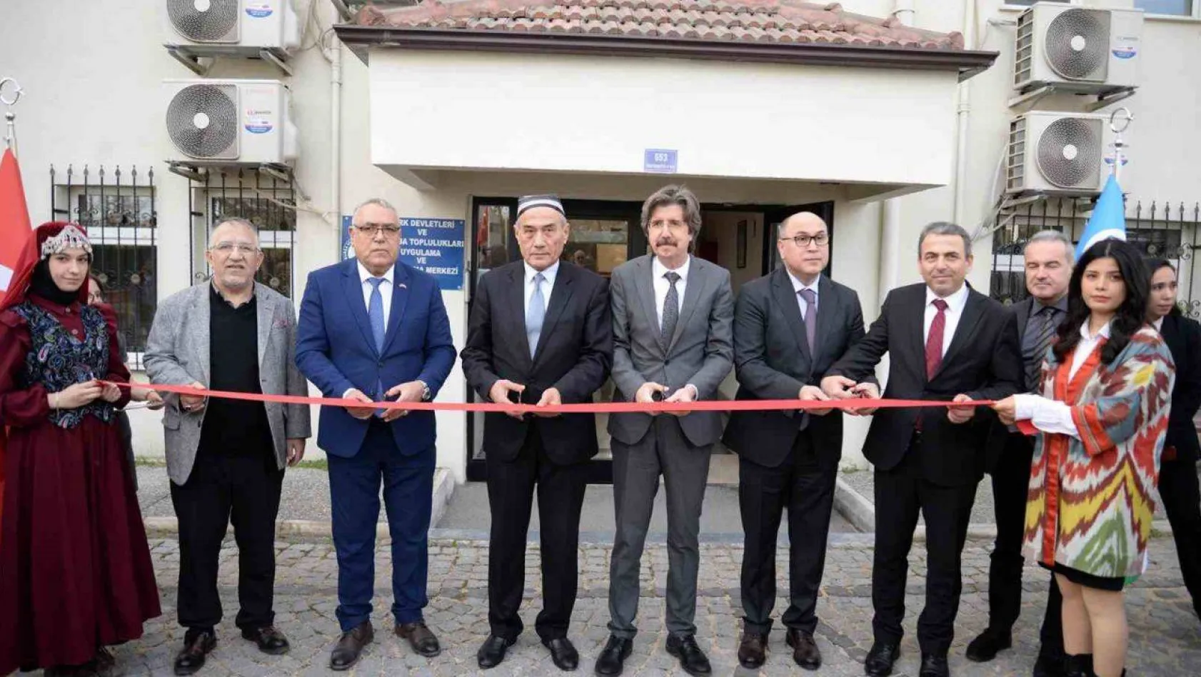 Türkiye'deki ilk Özbek Dili ve Kültürü Merkezi BUÜ'de açıldı