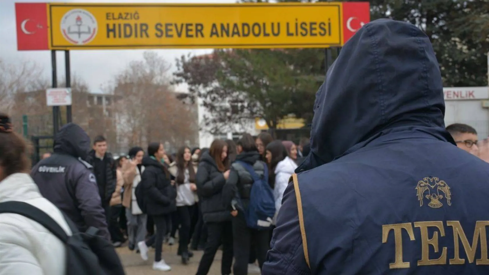 Türkiye genelindeki 'Güvenli Eğitim Uygulaması'nda 915 aranan şahıs yakalandı